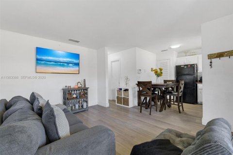 Copropriété à vendre à Oakland Park, Floride: 2 chambres, 56.58 m2 № 2050392 - photo 5