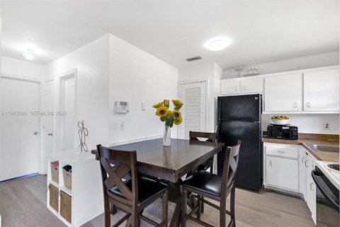 Copropriété à vendre à Oakland Park, Floride: 2 chambres, 56.58 m2 № 2050392 - photo 3