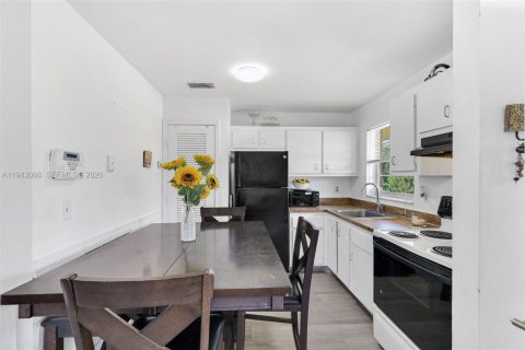 Condo à Oakland Park, Floride, 2 chambres  № 2050392