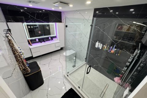 Adosado en venta en Miami, Florida, 3 dormitorios, 94.3 m2 № 1938547 - foto 5