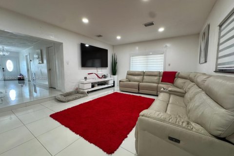 Adosado en venta en Miami, Florida, 3 dormitorios, 94.3 m2 № 1938547 - foto 7