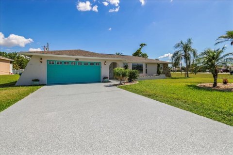Villa ou maison à vendre à Cape Coral, Floride: 3 chambres, 161.84 m2 № 1755011 - photo 1