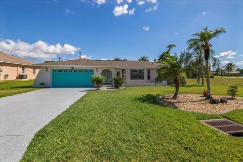 Villa ou maison à vendre à Cape Coral, Floride: 3 chambres, 161.84 m2 № 1755011 - photo 2