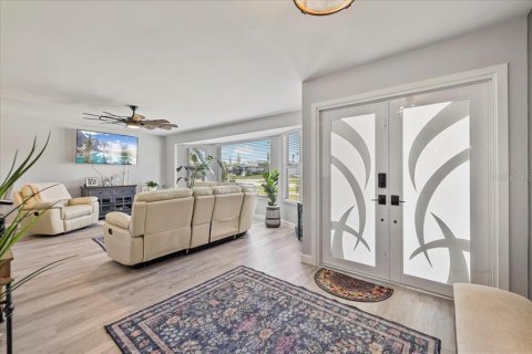 Villa ou maison à vendre à Cape Coral, Floride: 3 chambres, 161.84 m2 № 1755011 - photo 4