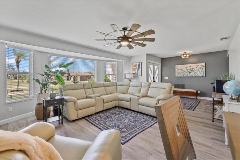 Villa ou maison à vendre à Cape Coral, Floride: 3 chambres, 161.84 m2 № 1755011 - photo 9