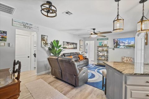 Villa ou maison à vendre à Cape Coral, Floride: 3 chambres, 161.84 m2 № 1755011 - photo 8