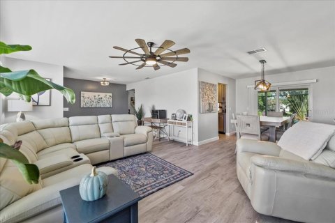 Villa ou maison à vendre à Cape Coral, Floride: 3 chambres, 161.84 m2 № 1755011 - photo 12