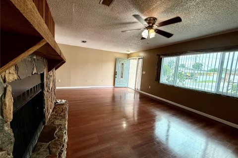 Villa ou maison à louer à Tampa, Floride: 3 chambres, 118.45 m2 № 2406910 - photo 8