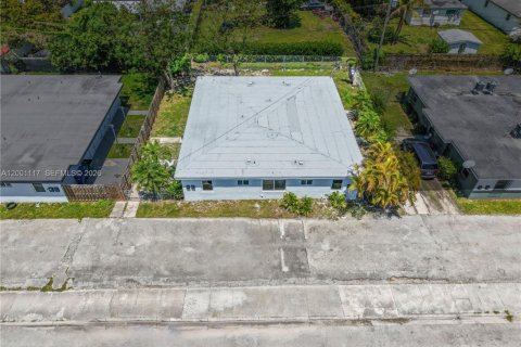 Купить коммерческую недвижимость в Майами, Флорида 230.21м2, № 2066520 - фото 4