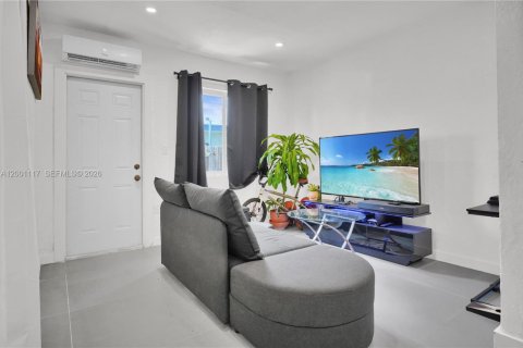 Купить коммерческую недвижимость в Майами, Флорида 230.21м2, № 2066520 - фото 17