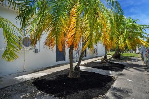 Купить коммерческую недвижимость в Майами, Флорида 230.21м2, № 2066520 - фото 11