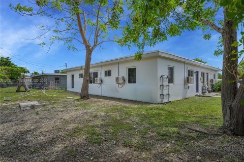 Купить коммерческую недвижимость в Майами, Флорида 230.21м2, № 2066520 - фото 14