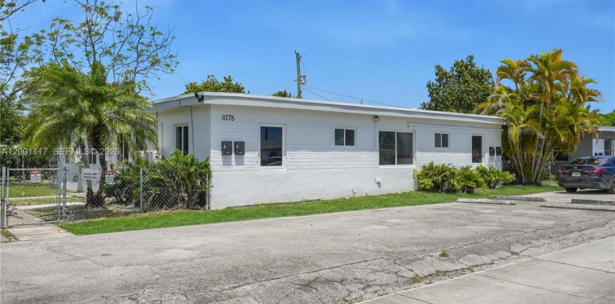 Коммерческая недвижимость в Майами, Флорида 230.21м2 № 2066520