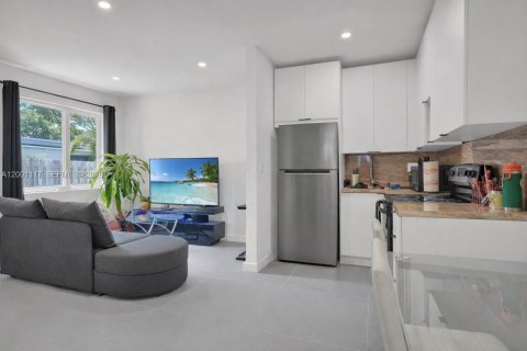 Купить коммерческую недвижимость в Майами, Флорида 230.21м2, № 2066520 - фото 18