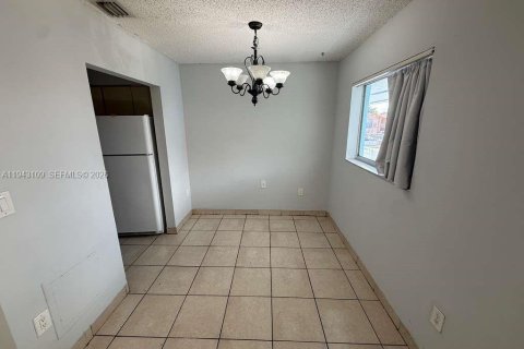 Copropriété à louer à Hialeah, Floride: 2 chambres, 64.66 m2 № 1999418 - photo 10