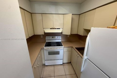 Copropriété à louer à Hialeah, Floride: 2 chambres, 64.66 m2 № 1999418 - photo 7
