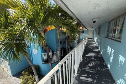 Copropriété à louer à Hialeah, Floride: 2 chambres, 64.66 m2 № 1999418 - photo 3