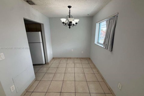 Copropriété à louer à Hialeah, Floride: 2 chambres, 64.66 m2 № 1999418 - photo 9