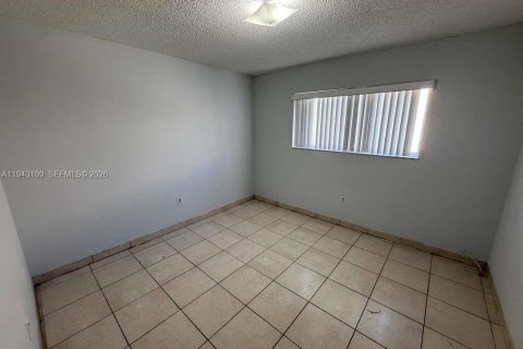 Copropriété à louer à Hialeah, Floride: 2 chambres, 64.66 m2 № 1999418 - photo 13