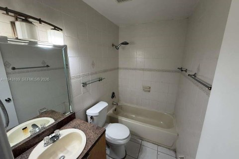 Copropriété à louer à Hialeah, Floride: 2 chambres, 64.66 m2 № 1999418 - photo 12