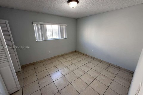 Copropriété à louer à Hialeah, Floride: 2 chambres, 64.66 m2 № 1999418 - photo 14