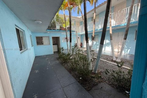 Copropriété à louer à Hialeah, Floride: 2 chambres, 64.66 m2 № 1999418 - photo 2