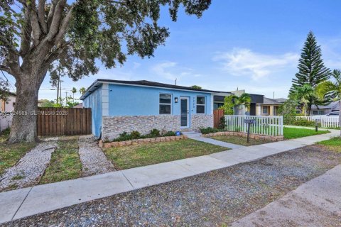 Villa ou maison à Hollywood, Floride 2 chambres, 82.5 m2 № 2077373