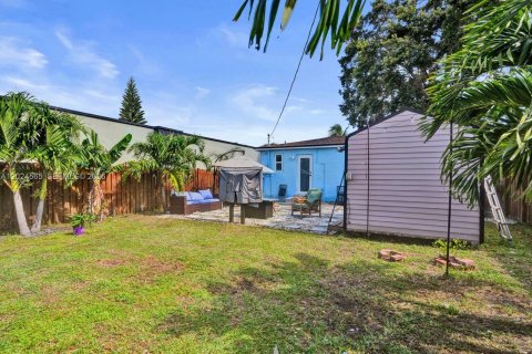 Villa ou maison à vendre à Hollywood, Floride: 2 chambres, 82.5 m2 № 2077373 - photo 21
