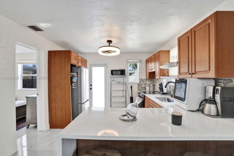 Villa ou maison à vendre à Hollywood, Floride: 2 chambres, 82.5 m2 № 2077373 - photo 9