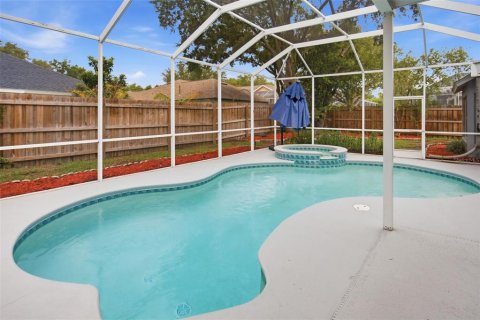 House in Valrico, Florida 5 bedrooms, 257.43 sq.m. № 2283701 - photo 3