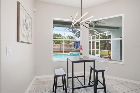 House in Valrico, Florida 5 bedrooms, 257.43 sq.m. № 2283701 - photo 15