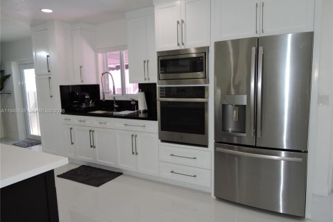 Casa en venta en Miramar, Florida, 3 dormitorios, 169.83 m2 № 2001699 - foto 8