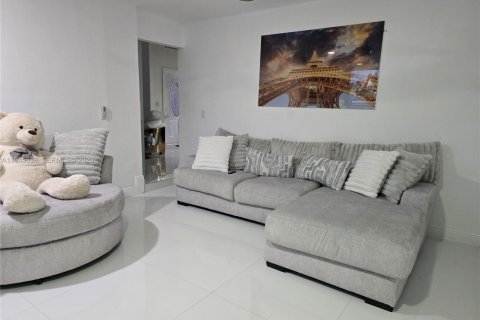 Casa en venta en Miramar, Florida, 3 dormitorios, 169.83 m2 № 2001699 - foto 15