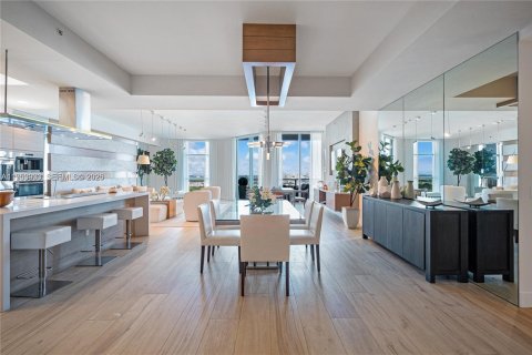 Condominio en alquiler en North Miami Beach, Florida, 4 dormitorios, 338.72 m2 № 2009076 - foto 16