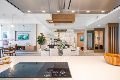 Condominio en alquiler en North Miami Beach, Florida, 4 dormitorios, 338.72 m2 № 2009076 - foto 14