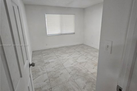 Снять в аренду квартиру в Лодерхилл, Флорида 3 спальни, № 1992307 - фото 8