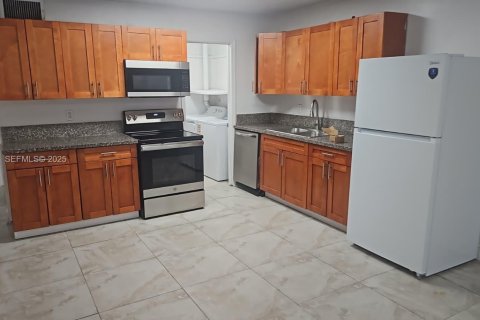 Снять в аренду квартиру в Лодерхилл, Флорида 3 спальни, № 1992307 - фото 1