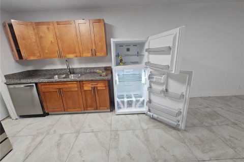 Снять в аренду квартиру в Лодерхилл, Флорида 3 спальни, № 1992307 - фото 3