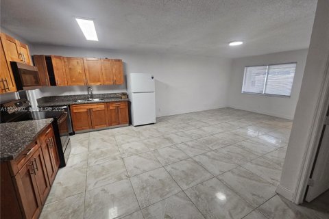 Снять в аренду квартиру в Лодерхилл, Флорида 3 спальни, № 1992307 - фото 2