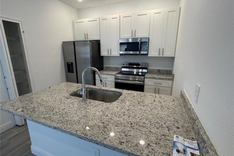 Condo in Poinciana, Florida, 2 bedrooms  № 2205122 - photo 6