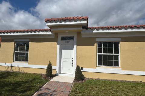 Condo in Poinciana, Florida, 2 bedrooms  № 2205122 - photo 3