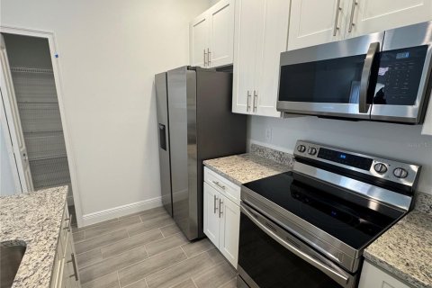 Condo in Poinciana, Florida, 2 bedrooms  № 2205122 - photo 7