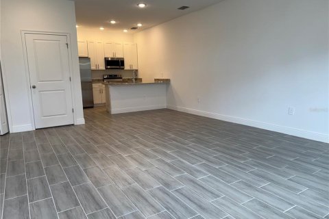 Condo in Poinciana, Florida, 2 bedrooms  № 2205122 - photo 4