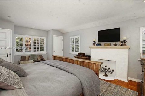 House in Miami Beach, Florida 4 bedrooms, 277.41 sq.m. № 2023398 - photo 27