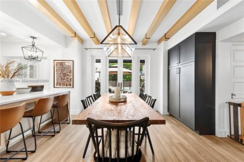 House in Miami Beach, Florida 4 bedrooms, 277.41 sq.m. № 2023398 - photo 5