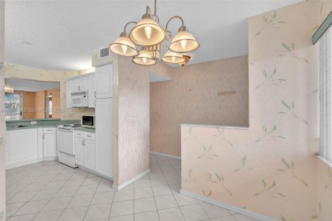 Copropriété à vendre à Tamarac, Floride: 2 chambres, 112.88 m2 № 2001156 - photo 12