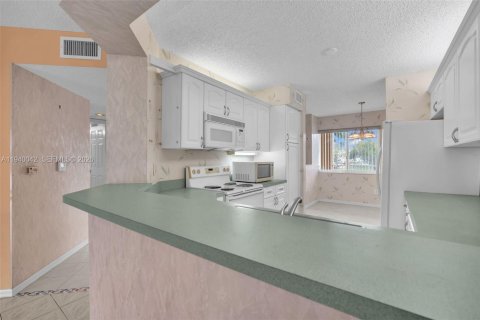 Copropriété à vendre à Tamarac, Floride: 2 chambres, 112.88 m2 № 2001156 - photo 11