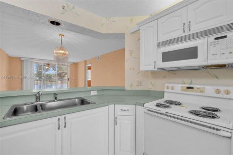 Copropriété à vendre à Tamarac, Floride: 2 chambres, 112.88 m2 № 2001156 - photo 8