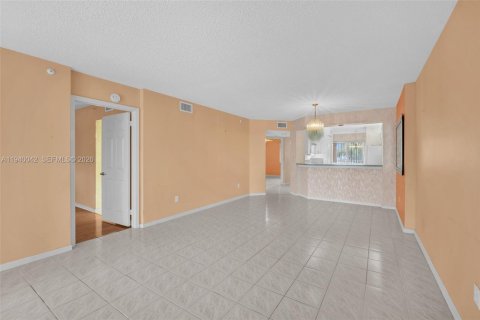 Copropriété à vendre à Tamarac, Floride: 2 chambres, 112.88 m2 № 2001156 - photo 17