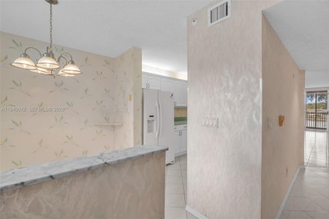 Copropriété à vendre à Tamarac, Floride: 2 chambres, 112.88 m2 № 2001156 - photo 16